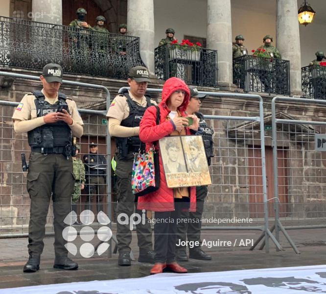 VIGILIA POR SANTIAGO Y ANDRES RESTREPO