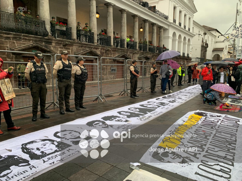 VIGILIA POR SANTIAGO Y ANDRES RESTREPO