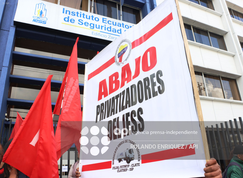 TRABAJADORES PLANTON IESS