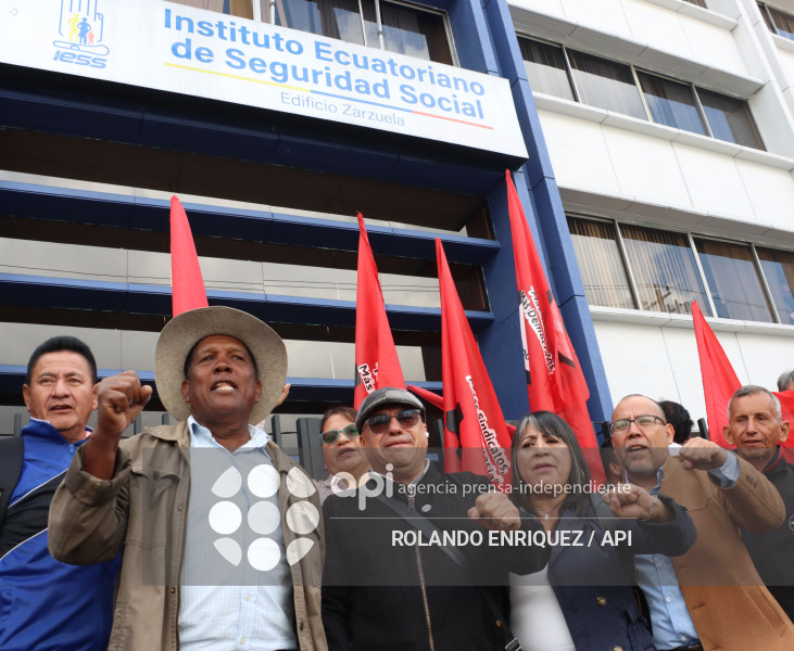 TRABAJADORES PLANTON IESS