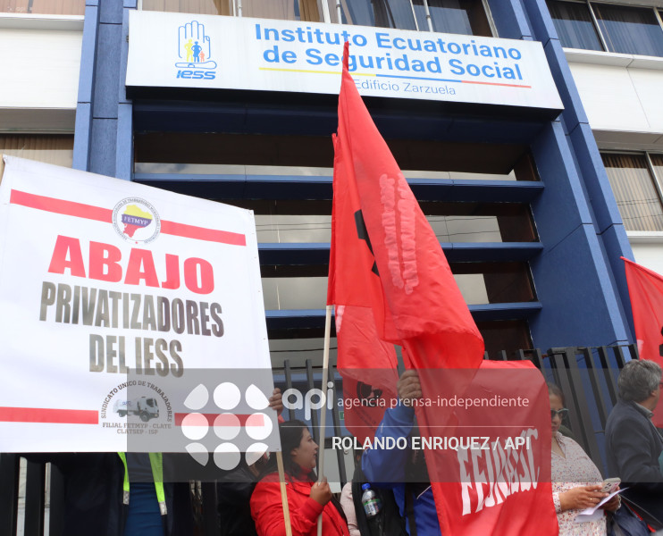 TRABAJADORES PLANTON IESS