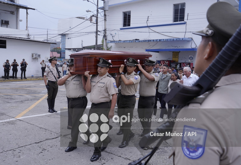GYE-CAPILLA ARDIENTE POLICIA