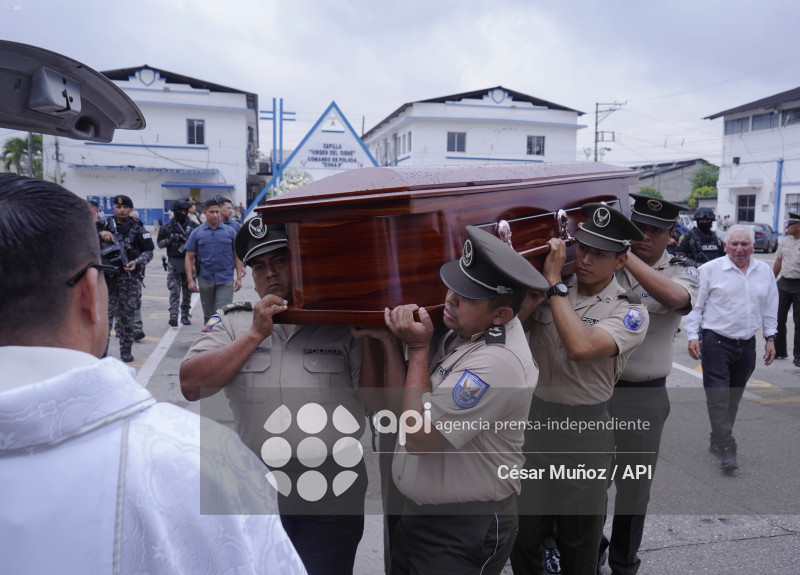 GYE-CAPILLA ARDIENTE POLICIA