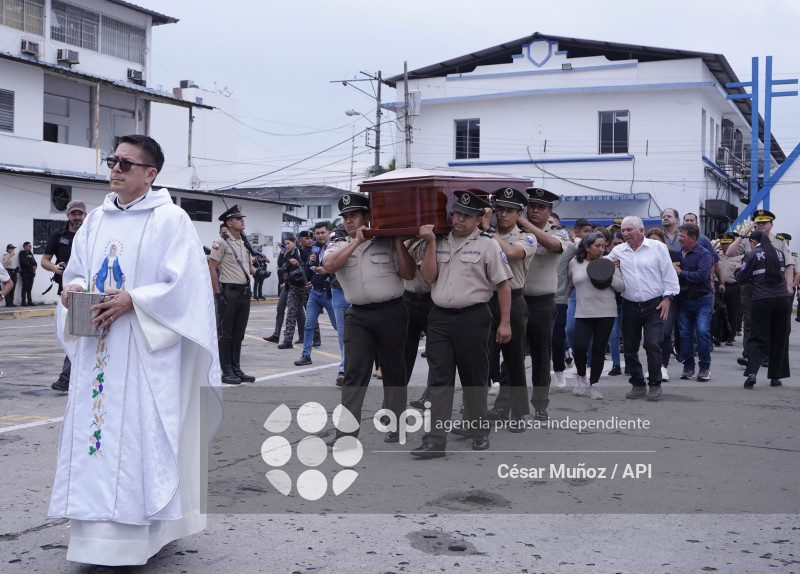 GYE-CAPILLA ARDIENTE POLICIA