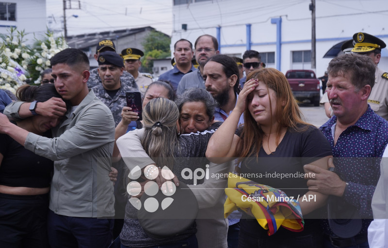 GYE-CAPILLA ARDIENTE POLICIA