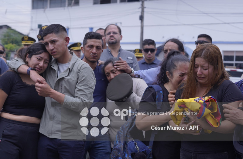 GYE-CAPILLA ARDIENTE POLICIA