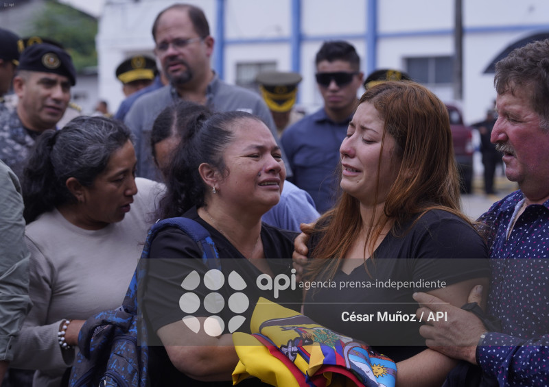 GYE-CAPILLA ARDIENTE POLICIA