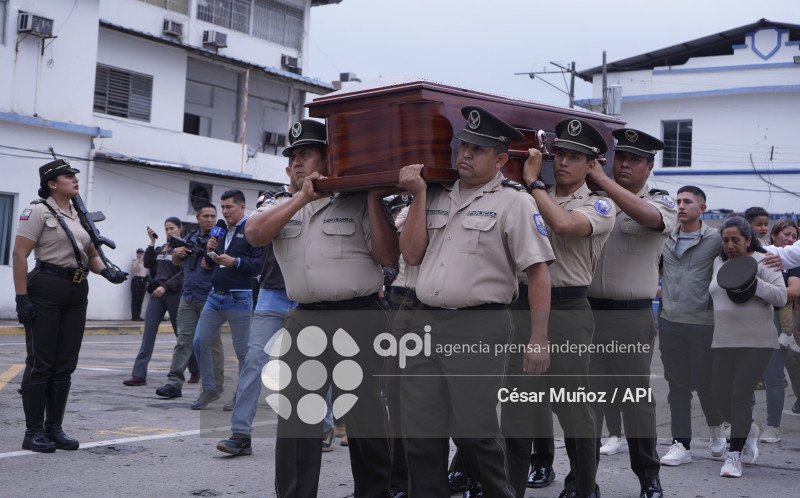GYE-CAPILLA ARDIENTE POLICIA