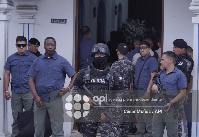 GYE-CAPILLA ARDIENTE POLICIA
