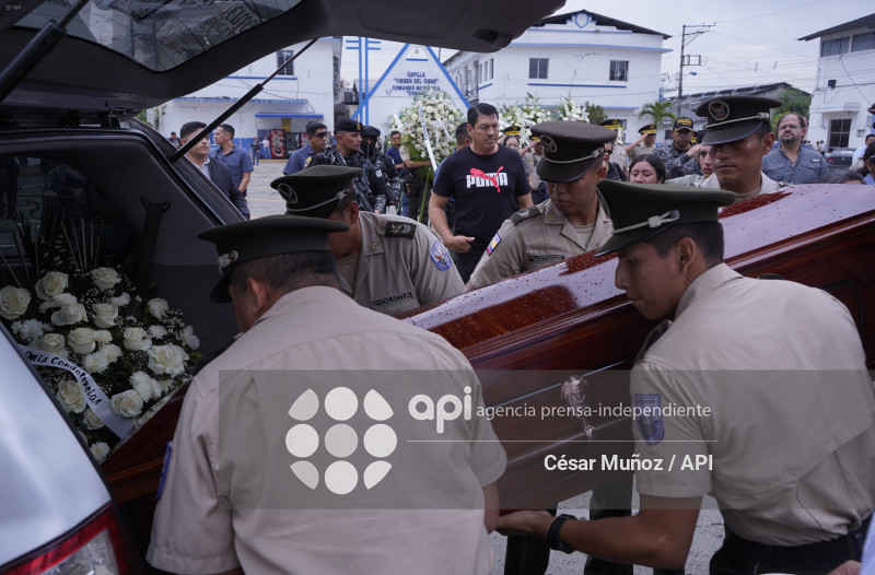 GYE-CAPILLA ARDIENTE POLICIA