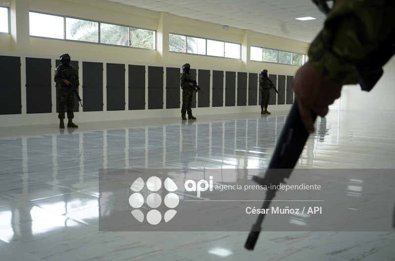 GYE-AQUILES BARRACAS MILITARES