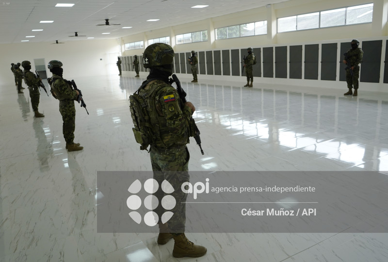 GYE-AQUILES BARRACAS MILITARES