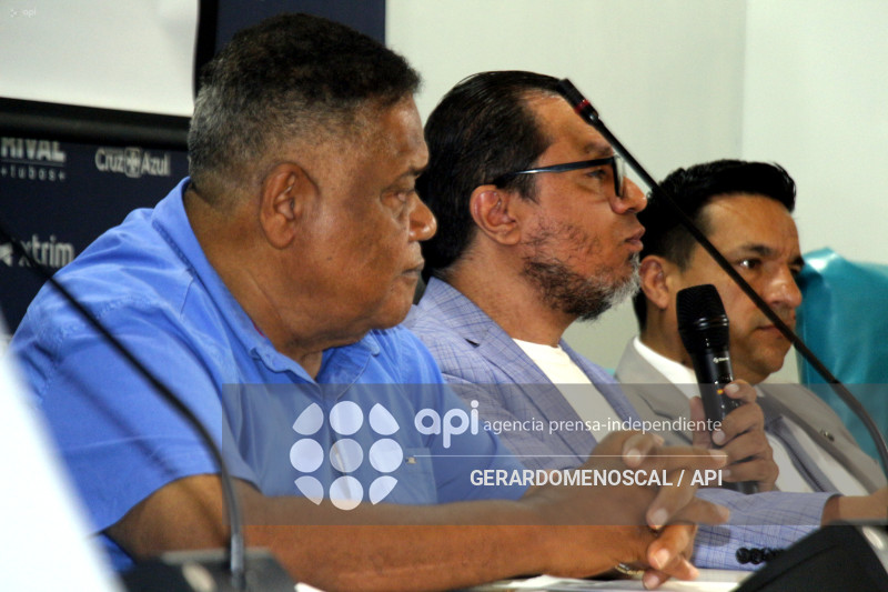 RP-ESTADIO CAPWELL-JORGE GUZMAN