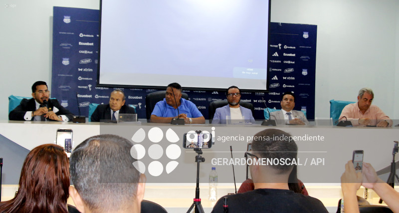 RP-ESTADIO CAPWELL-JORGE GUZMAN