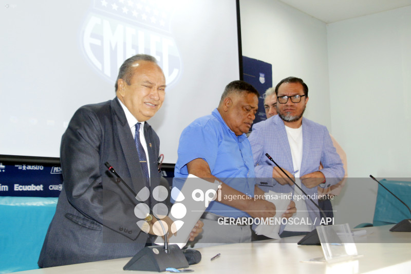 RP-ESTADIO CAPWELL-JORGE GUZMAN