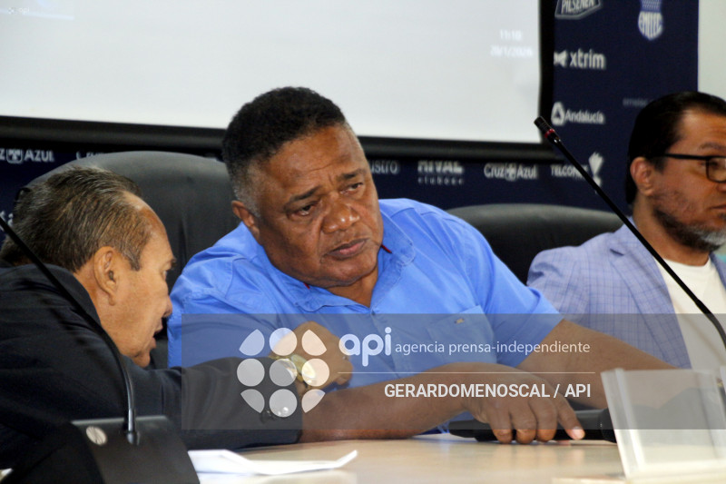 RP-ESTADIO CAPWELL-JORGE GUZMAN