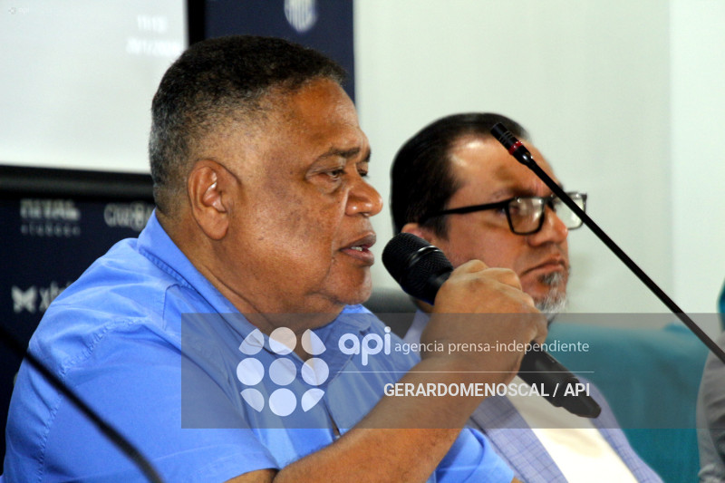 RP-ESTADIO CAPWELL-JORGE GUZMAN