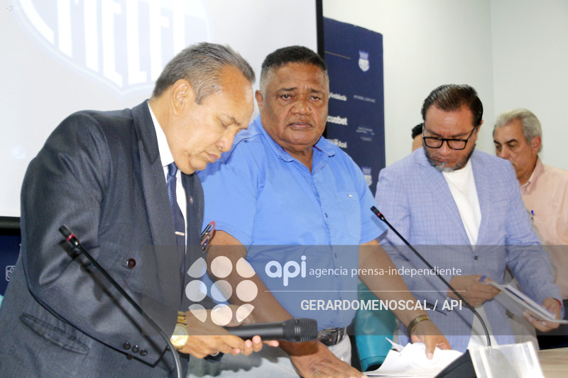 RP-ESTADIO CAPWELL-JORGE GUZMAN