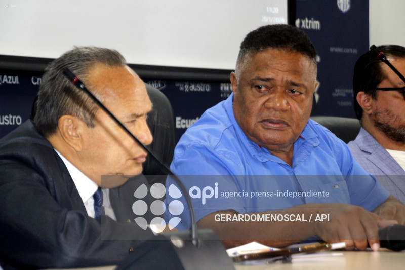 RP-ESTADIO CAPWELL-JORGE GUZMAN