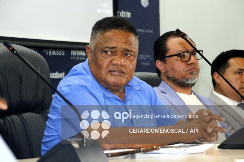 RP-ESTADIO CAPWELL-JORGE GUZMAN