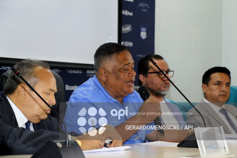 RP-ESTADIO CAPWELL-JORGE GUZMAN