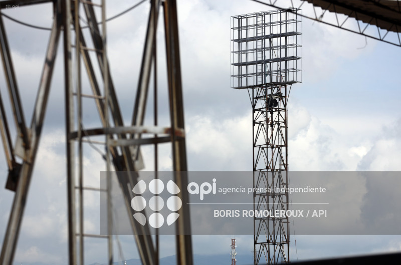 CUENCA-REMODELACION-SISTEMA ILUMINACION-ESTADIO