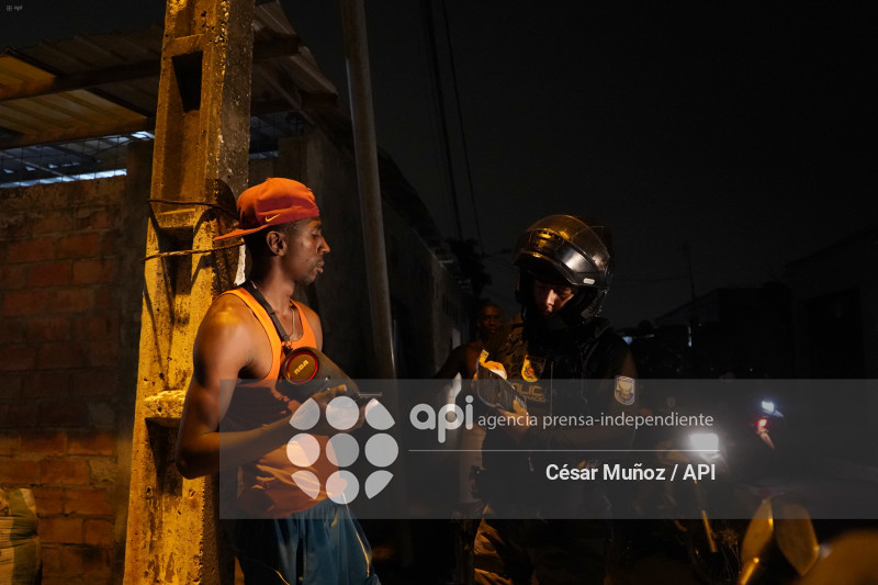 GYE-OPERATIVOS POLICIA