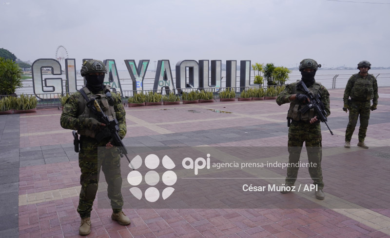 GYE-FFAA DESPLIEGUE SIMBOLICO