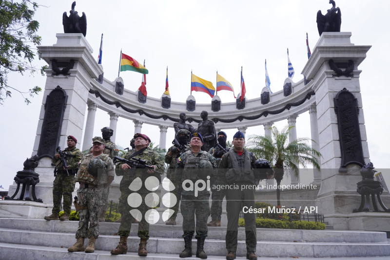 GYE-FFAA DESPLIEGUE SIMBOLICO