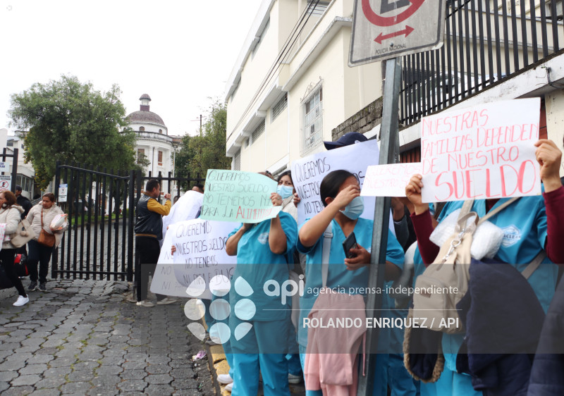 PROTESTA TRABAJADORES LIMPIEZA HOSPITAL EUGENIO ESPEJO