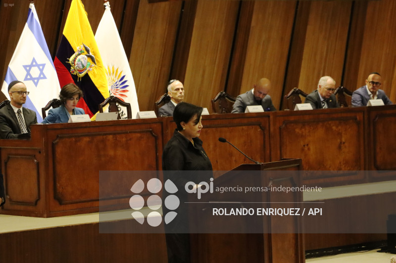 EN MEMORIA DE LAS VICTIMAS DEL HOLOCAUSTO