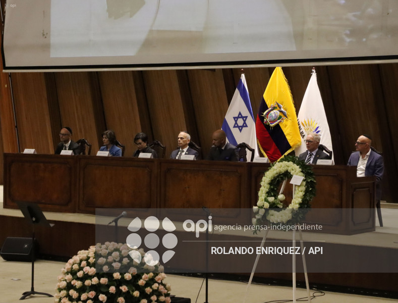 EN MEMORIA DE LAS VICTIMAS DEL HOLOCAUSTO