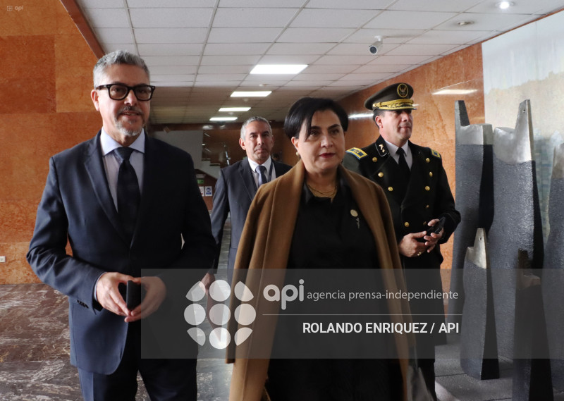 EN MEMORIA DE LAS VICTIMAS DEL HOLOCAUSTO