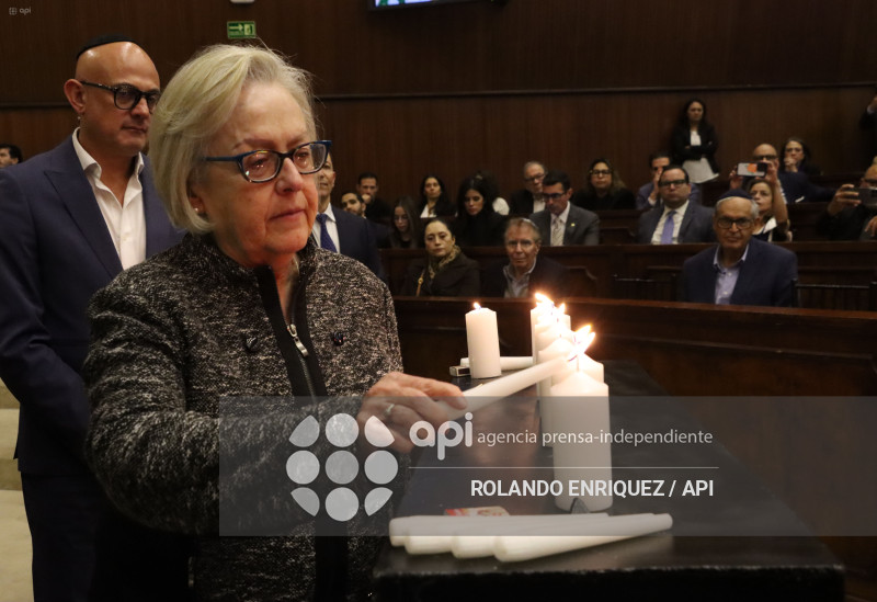 EN MEMORIA DE LAS VICTIMAS DEL HOLOCAUSTO