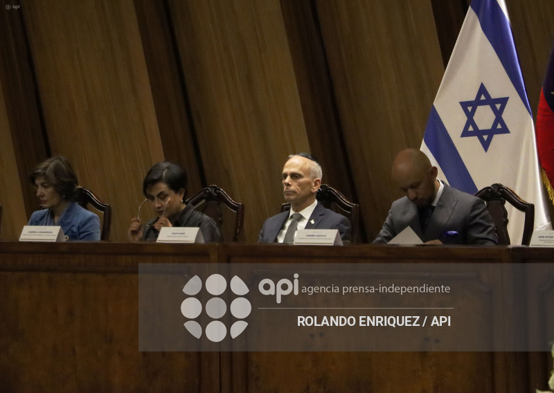 EN MEMORIA DE LAS VICTIMAS DEL HOLOCAUSTO