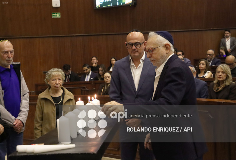 EN MEMORIA DE LAS VICTIMAS DEL HOLOCAUSTO