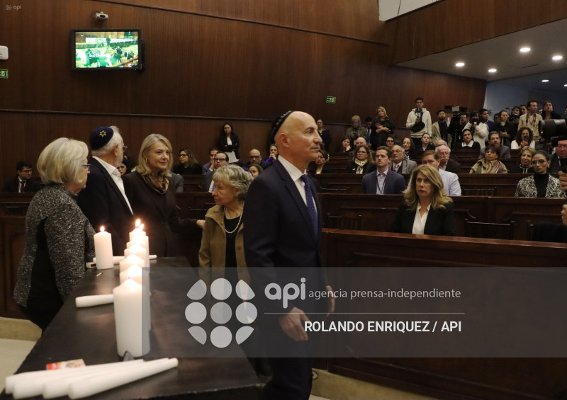 EN MEMORIA DE LAS VICTIMAS DEL HOLOCAUSTO