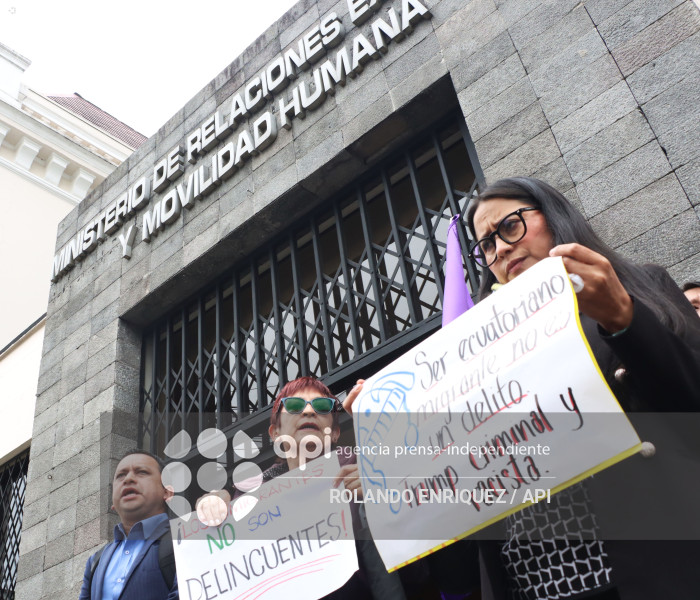 PLANTON CANCILLERIA CONTRA ICE