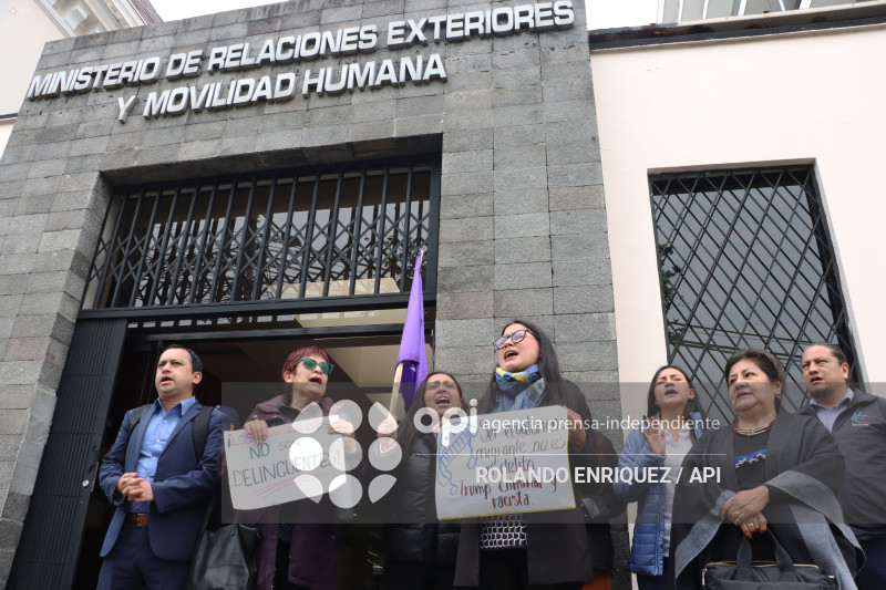 PLANTON CANCILLERIA CONTRA ICE