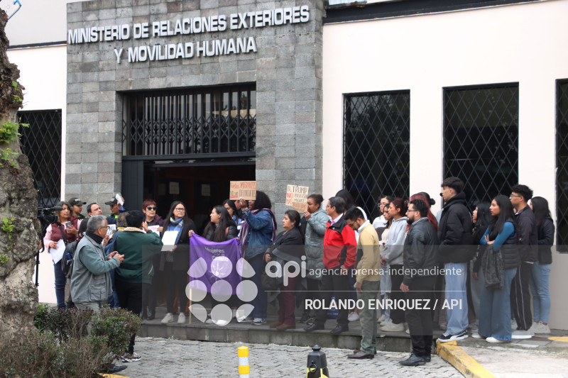 PLANTON CANCILLERIA CONTRA ICE