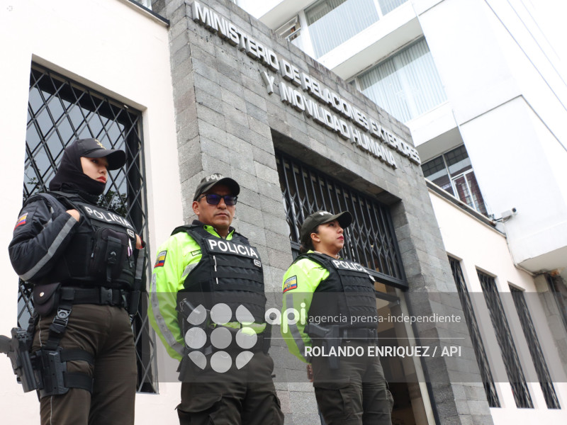 PLANTON CANCILLERIA CONTRA ICE