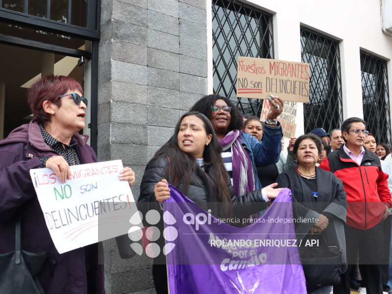 PLANTON CANCILLERIA CONTRA ICE