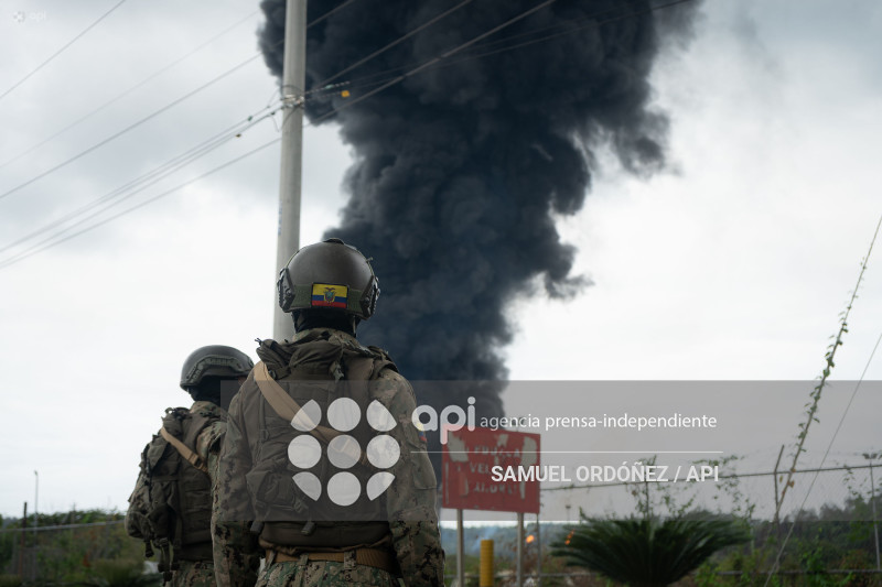 INCENDIO REFINERIA ESMERALDAS