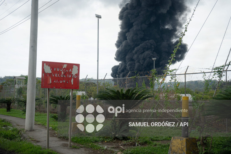 INCENDIO REFINERIA ESMERALDAS