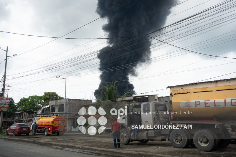 INCENDIO REFINERIA ESMERALDAS