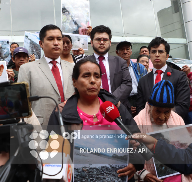 PLANTON AFECTADOS DERRAME PETROLEO