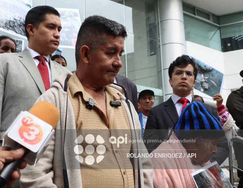 PLANTON AFECTADOS DERRAME PETROLEO