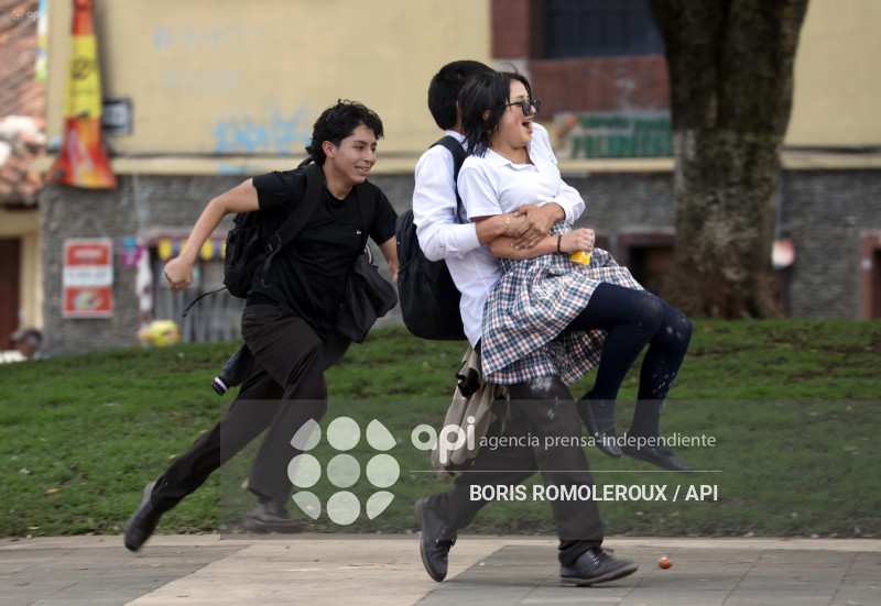 CUENCA-CARNAVAL-ESTUDIANTES