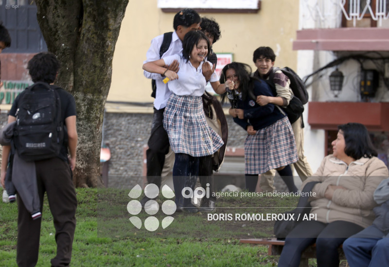 CUENCA-CARNAVAL-ESTUDIANTES