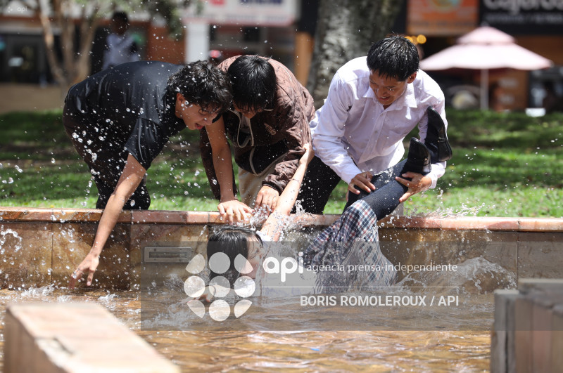 CUENCA-CARNAVAL-ESTUDIANTES